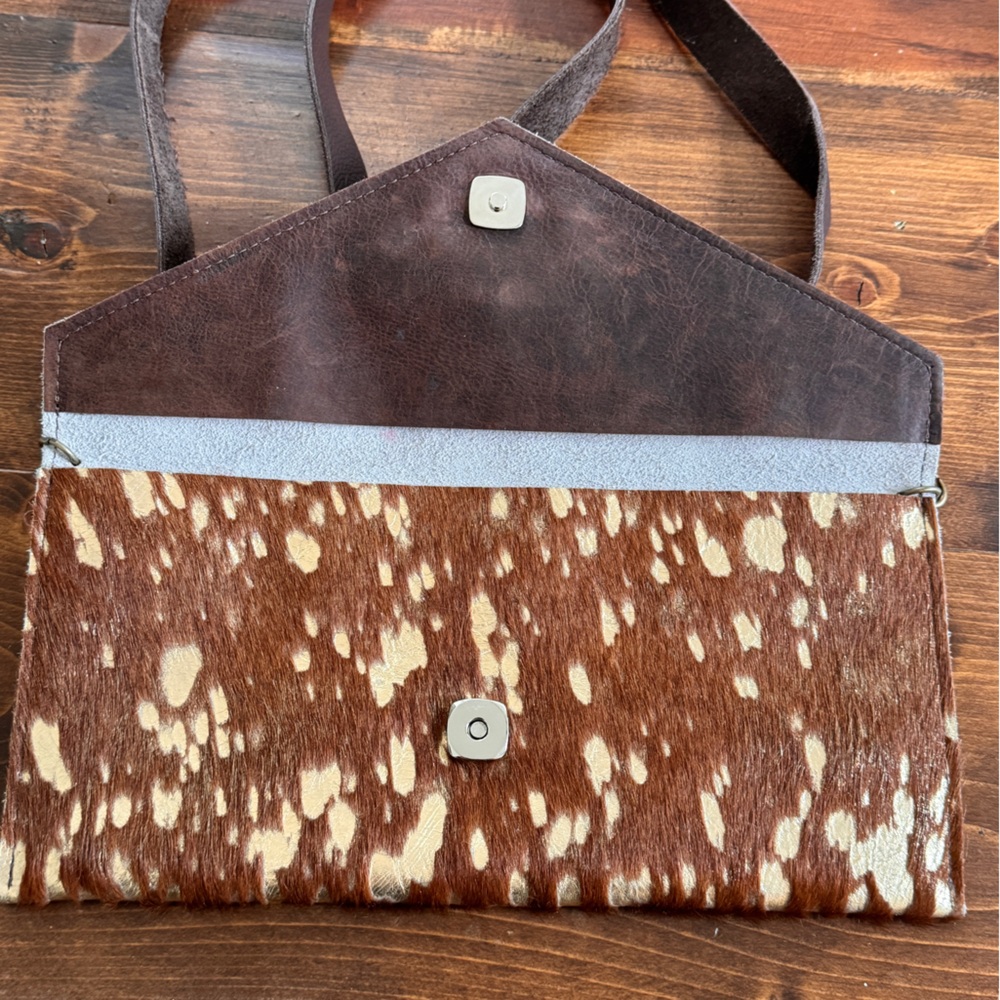CUTE Cow hide crossbody with LV emblem - Picture 3 of 6